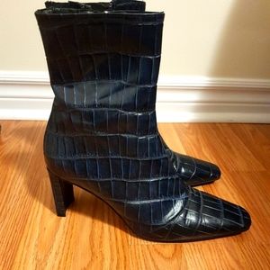 L'intervalle Embossed leather booties